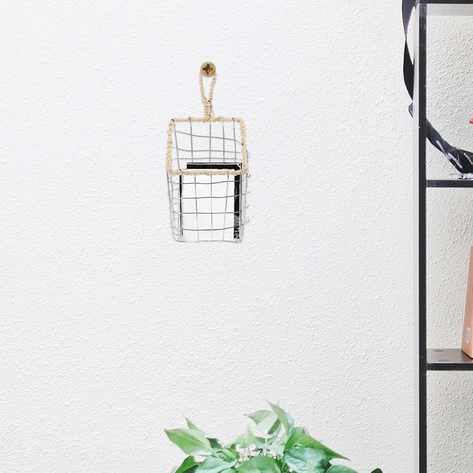 壁掛け式アイアンブックホルダー 北欧風ウォールブックシェルフ - Magazine Holder Rack のレビューと価格